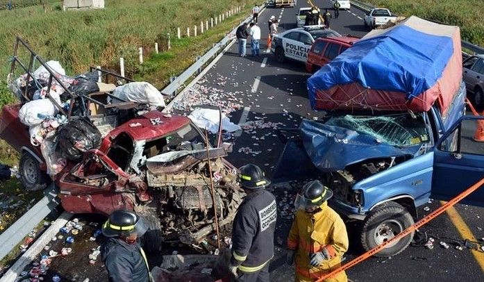 Mueren dos por choque en carretera de Edomex Mueren dos por choque en carretera de Edomex