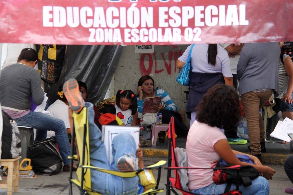 Sección 22 prolongará otro mes su plantón en el Zócalo de Oaxaca