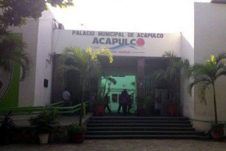 Embargan cuentas bancarias al ayuntamiento de Acapulco