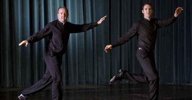 Dos curas bailarines son sensación en Internet Dos curas bailarines son sensación en Internet