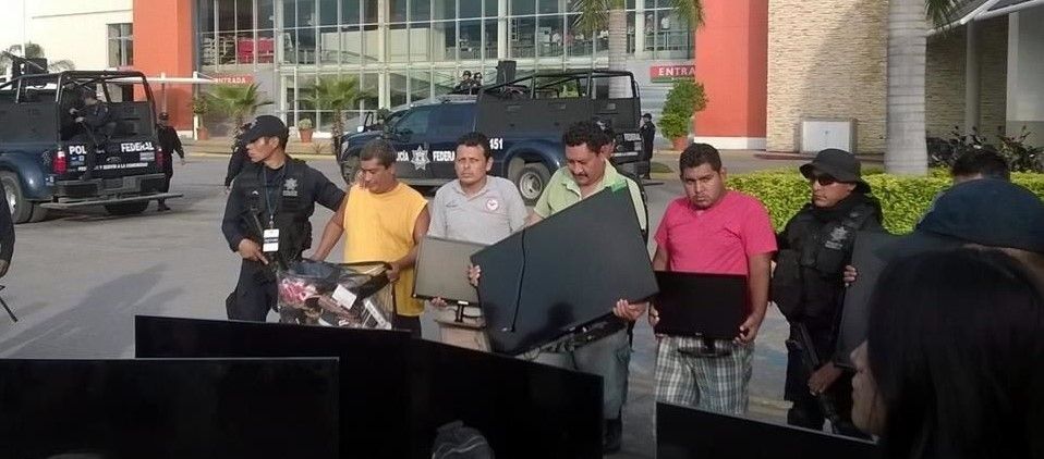 Detienen a diez por saqueos en Iguala