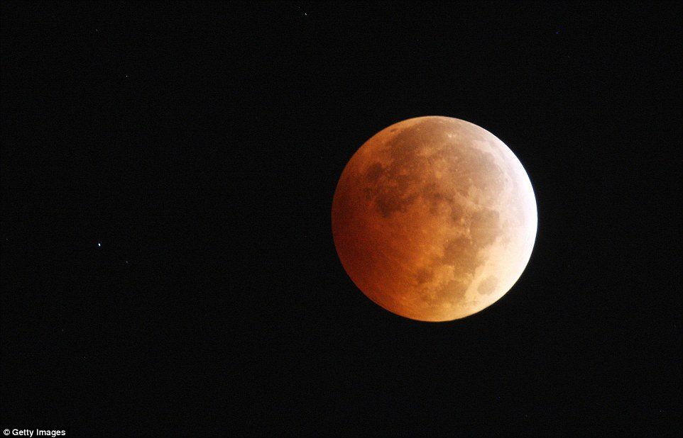 Así se pudo ver la “Luna de Sangre” Así se pudo ver la “Luna de Sangre”