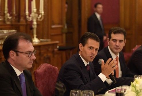 EPN se reunió con consejeros del INE por elecciones 2015