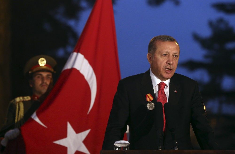 Turquía se opone a que EE.UU. arme a curdos