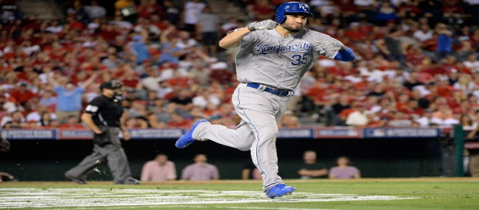 Kansas a un juego de la Serie de Campeonato