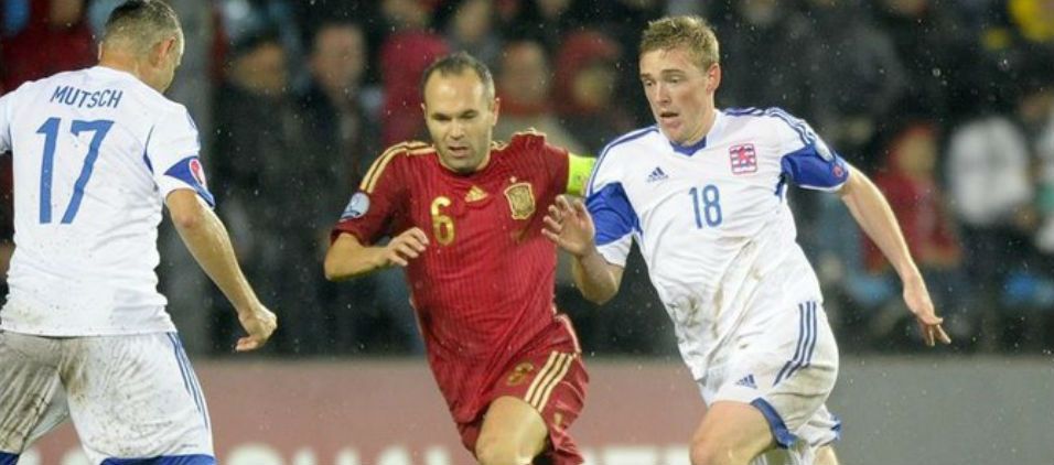 España sin Casillas triunfa ante Luxemburgo