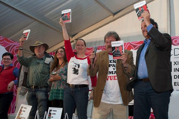FIL-Zócalo recaba libros para donar a Normal de Ayotzinapa FIL-Zócalo recaba libros para donar a Normal de Ayotzinapa