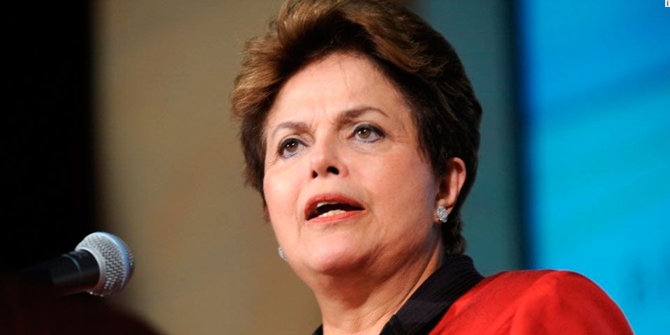 Rousseff se defiende durante el último debate presidencial Rousseff se defiende durante el último debate presidencial