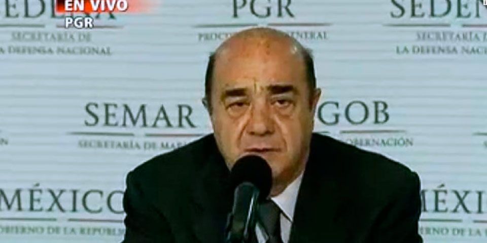 Restos en fosas no son de normalistas: PGR Restos en fosas no son de normalistas: PGR