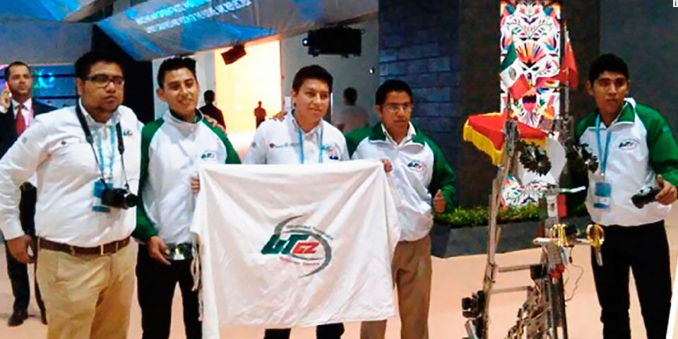 Veracruzanos ganan torneo de robótica en China Veracruzanos ganan torneo de robótica en China