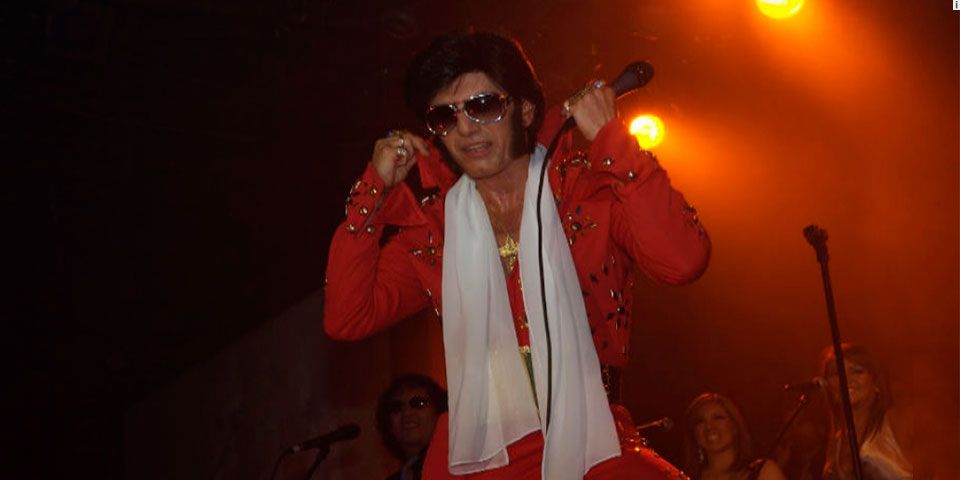 Imitador de Elvis llenó el Pepsi Center Imitador de Elvis llenó el Pepsi Center