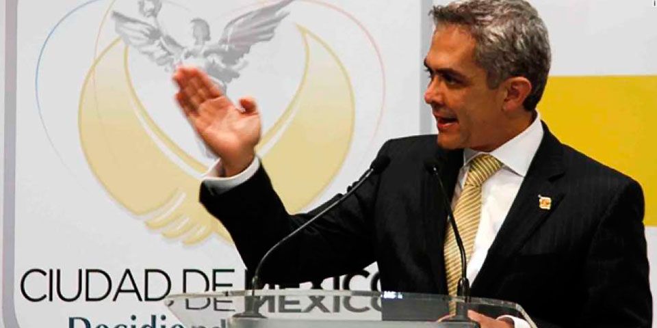Presenta Mancera dos iniciativas para el aumento del salario