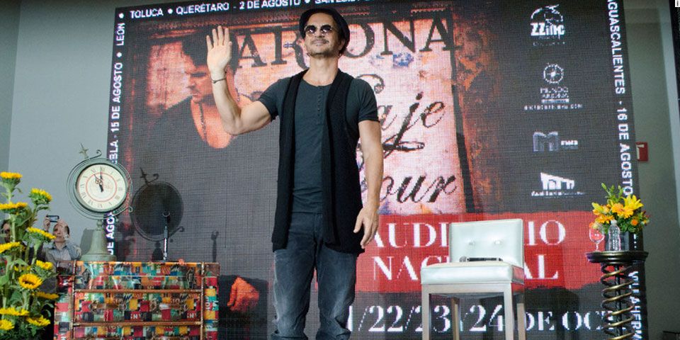 Arjona cautiva a su público en el Auditorio Nacional