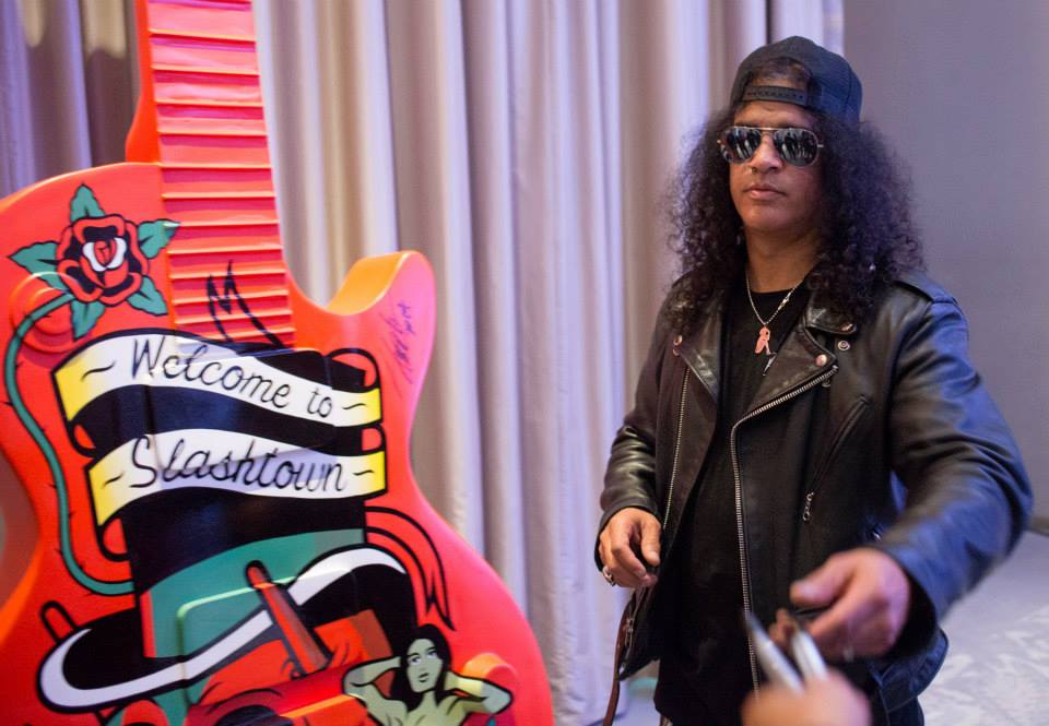 Exhiben guitarras famosas en Paseo de la Reforma Exhiben guitarras famosas en Paseo de la Reforma