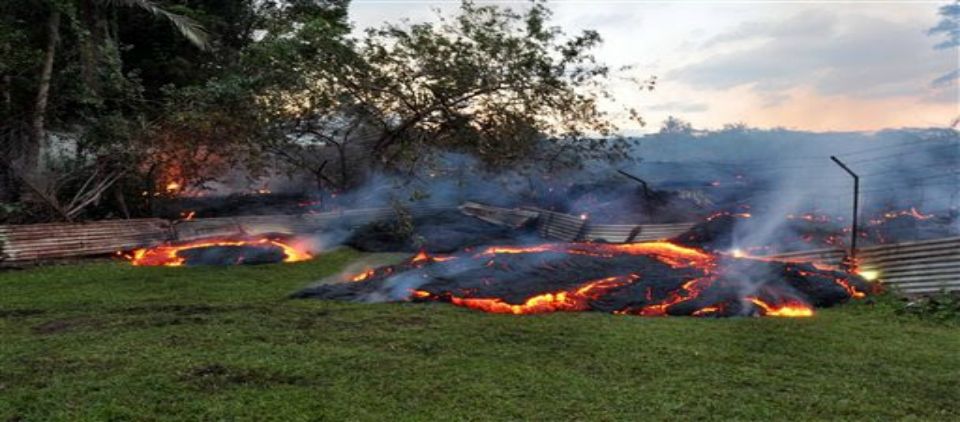 Erupción de volcán en Hawaii provoca huida de residentes