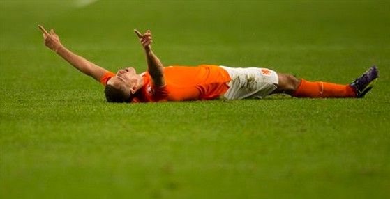 Holanda gana su primer partido rumbo a la Euro