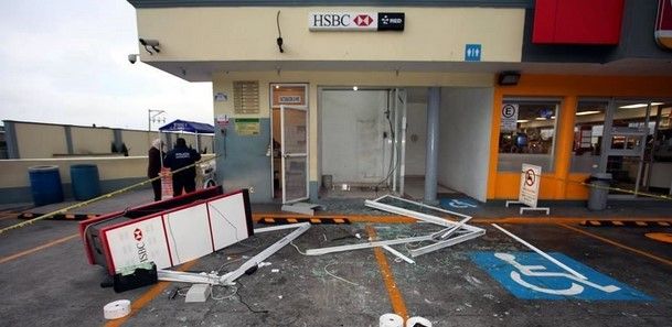 Arrancan con grúa cajero automático en Atizapán Arrancan con grúa cajero automático en Atizapán