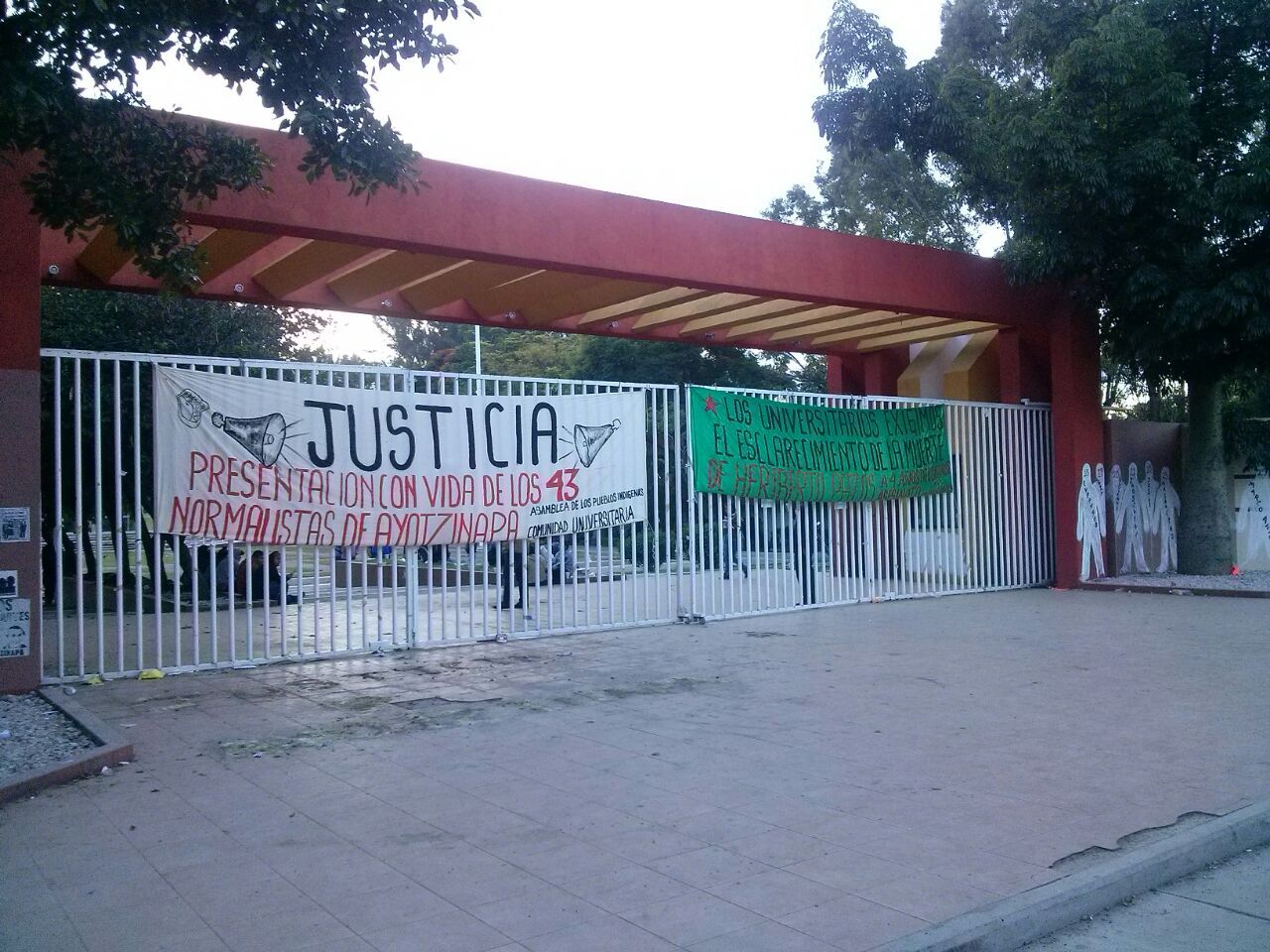 Suspende clases la Universidad de Oaxaca en apoyo a normalistas