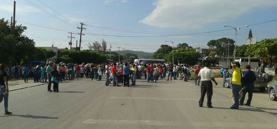 Continúan los bloqueos en la Sección 22 en Oaxaca