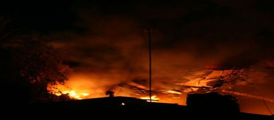 Incendio en fábrica de muebles en Ecatepec