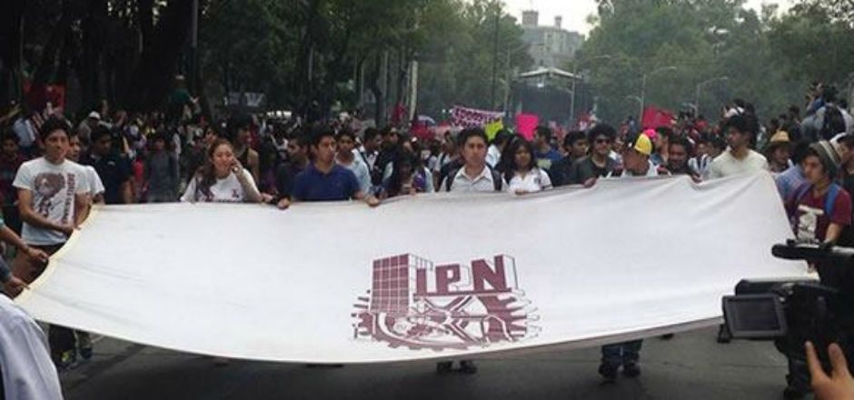 Entregan estudiantes contrapropuesta a SEGOB