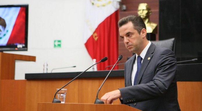 Roban camioneta de senador panista Roban camioneta de senador panista