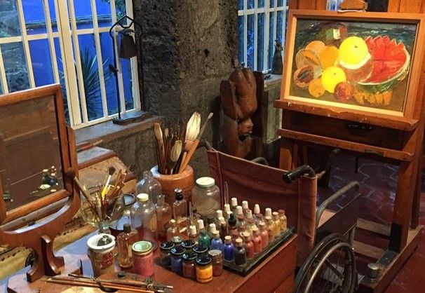 Katy Perry visita la casa de Frida Kahlo Katy Perry visita la casa de Frida Kahlo