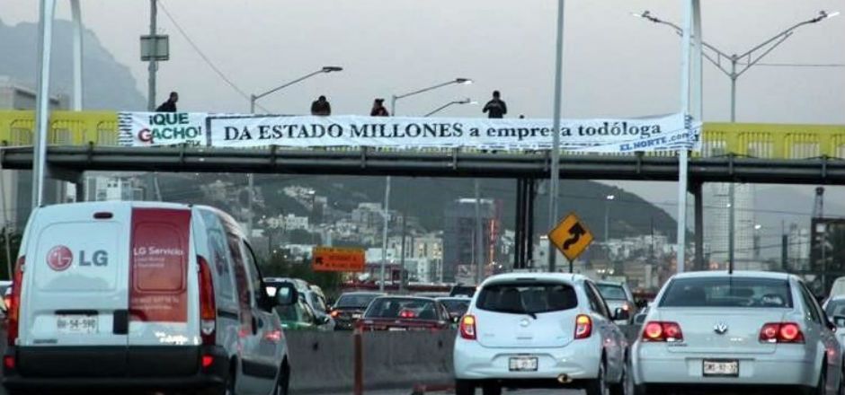 Liberan en Monterrey a detenidos por colgar mantas