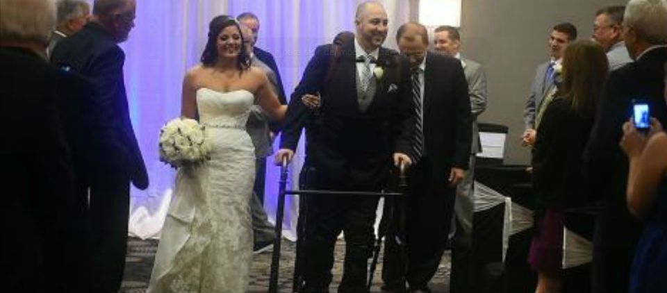 Se casa usando esqueleto robot Se casa usando esqueleto robot