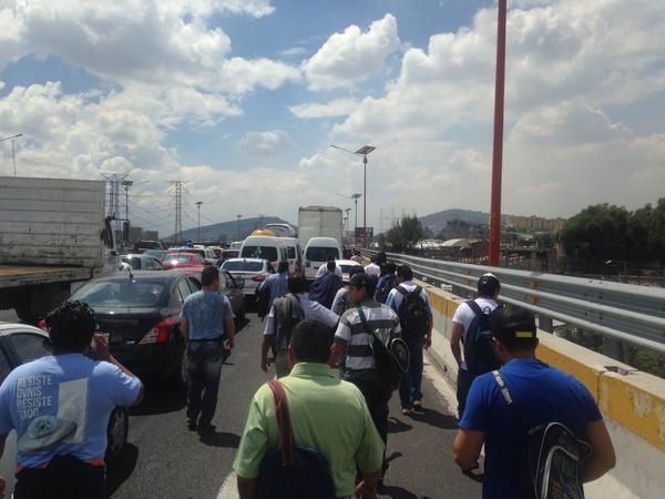 Manifestantes en la carretera México-Pachuca Manifestantes en la carretera México-Pachuca