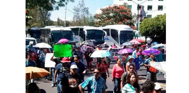 Marchan normalistas de Oaxaca Marchan normalistas de Oaxaca