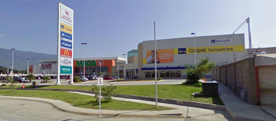 Saquean encapuchados centro comercial de Iguala