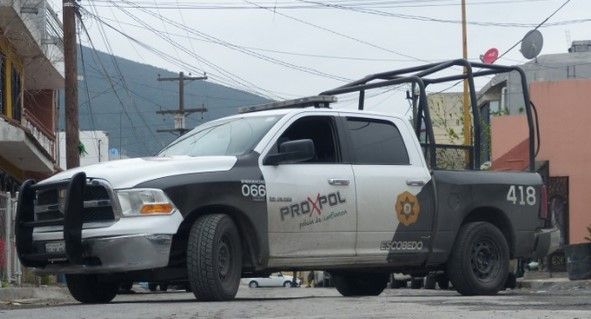 Cesan a policías de Escobedo NL por golpear a jóvenes