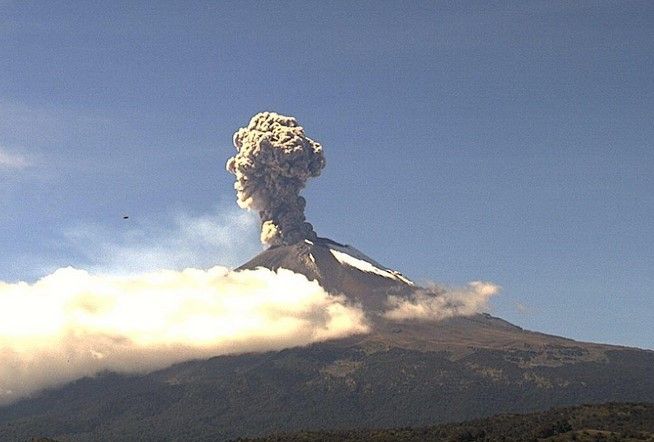 Genera Popocatépetl 51 exhalaciones