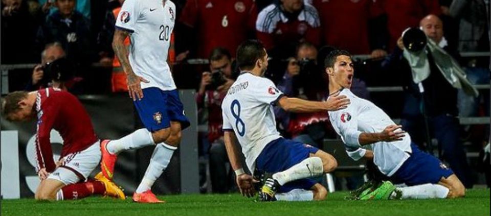 CR7 le da victoria a Portugal