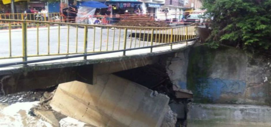 Tardarán 3 semanas en demoler puente de Naucalpan