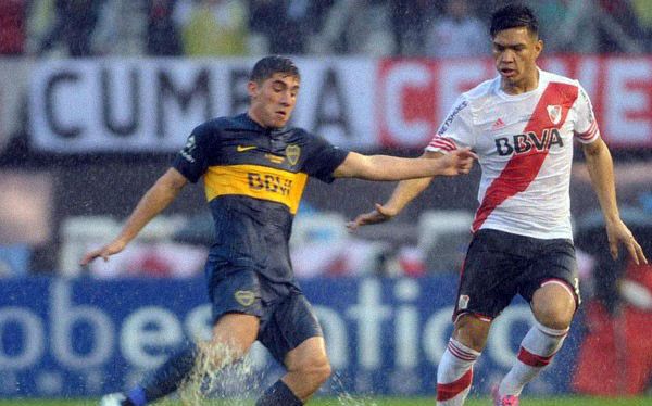 River y Boca empatan en una cancha inundada