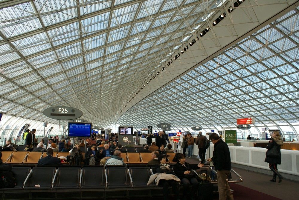 Aeropuerto de París inicia protocolo por ébola Aeropuerto de París inicia protocolo por ébola