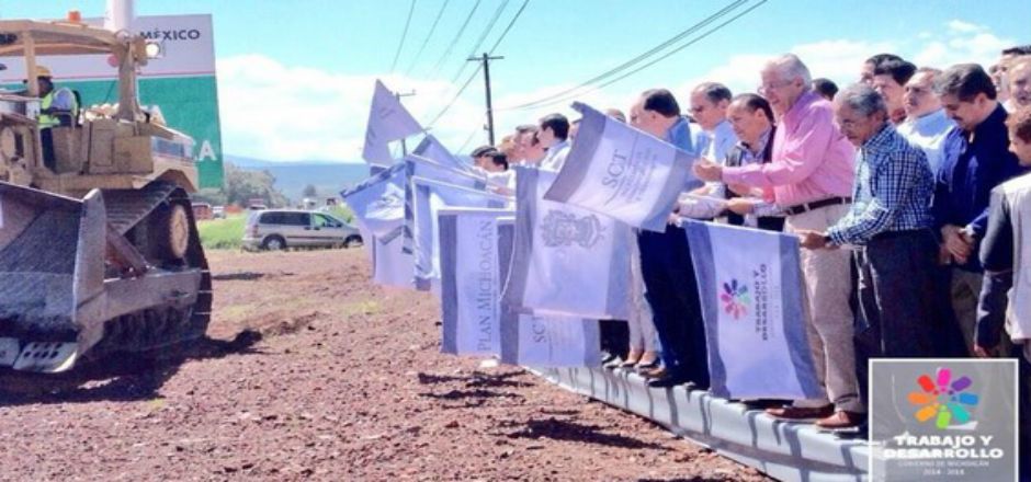 Inicia construcción de autopista en Michoacán
