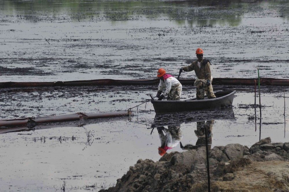 Reportan derrame de crudo en aguas de Oaxaca