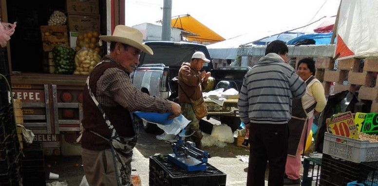 GDF dará créditos a tianguistas para renovar vehículos
