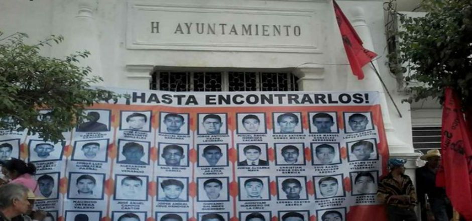 Padres de normalistas toman el ayuntamiento de Tixtla Padres de normalistas toman el ayuntamiento de Tixtla