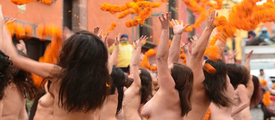 Mujeres fotografiadas desnudas por el Día de Muertos Mujeres fotografiadas desnudas por el Día de Muertos