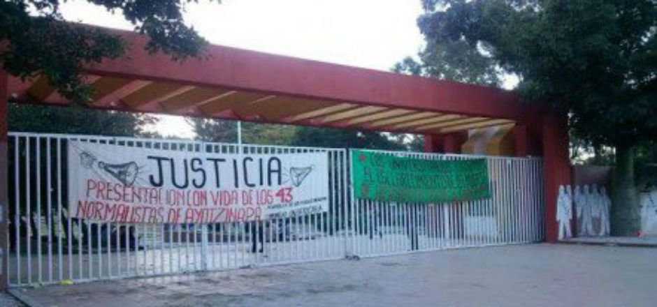 Sin clases la UABJO de Oaxaca en apoyo a normalistas
