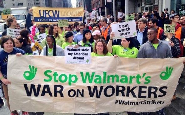 Detienen a personas que exigían aumento de sueldo a Walmart Detienen a personas que exigían aumento de sueldo a Walmart