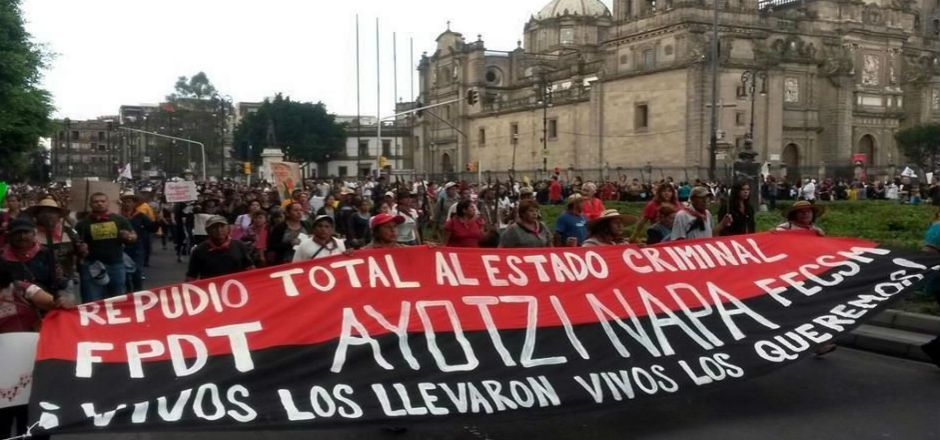 Concluye sin incidentes marcha por normalistas de Guerrero