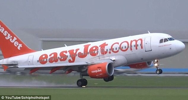 Avión aborta aterrizaje en el último segundo