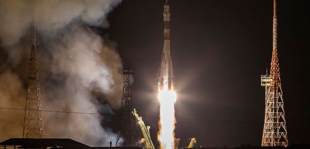 Cápsula Soyuz se acopla a la Estación Espacial