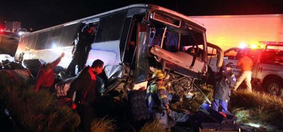 Accidente en carretera Saltillo-Monterrey deja 16 heridos Accidente en carretera Saltillo-Monterrey deja 16 heridos