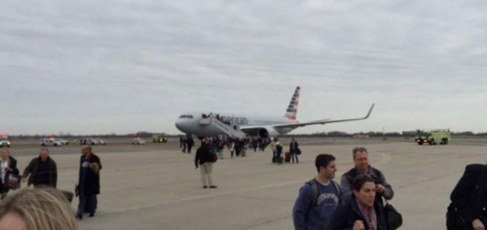 Alertan por bomba en avión en Nueva York